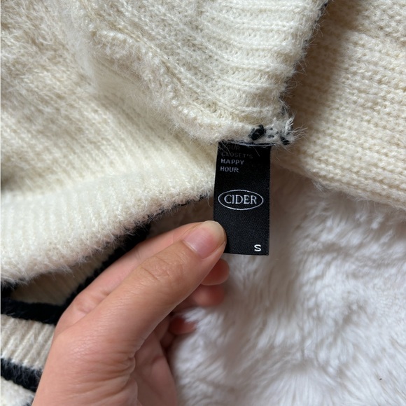 SOLD Sweater set 🤍 - Picture 4 of 4